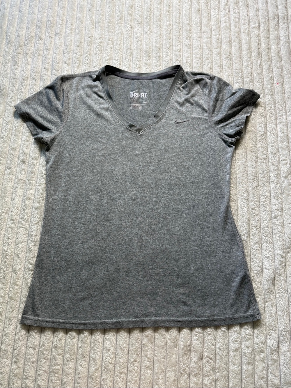 Nike Dri-FIT Women’s Gray V-Neck Short Sleeve Stretch Knit Tee Sz L